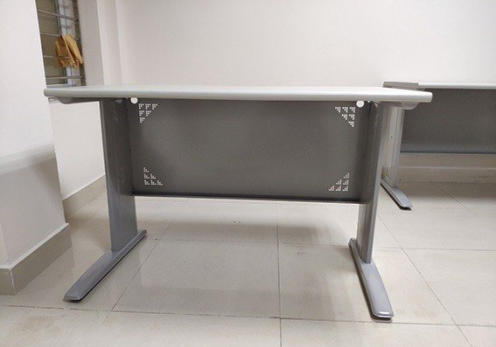 Bàn làm việc chân sắt HU12S
